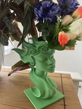 Zaria Modern Woman's Head