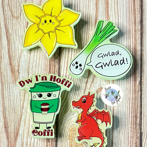 Welsh pin badges daffodil - badges,