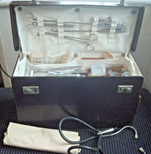 1940/50s DOCTOR / NHS NURSE CALL THE MIDWIFE - MEDICAL CASE with CONTENTS