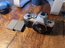 OLYMPUS OM-D E-M10 Mark II