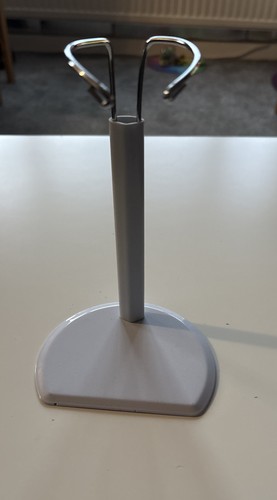 Metal stand hold dolls or - hold,