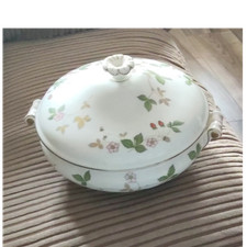 Wedgwood Wild Strawberry Bone