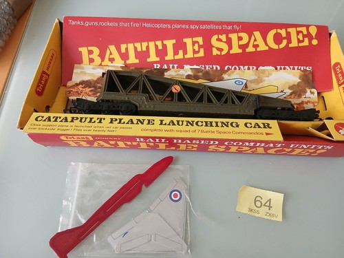 Triang scarce battle - triang, space
