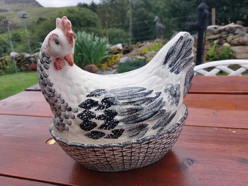 Fairmont main chicken hen - main,