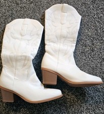 White Pull On Cowgirl Boots