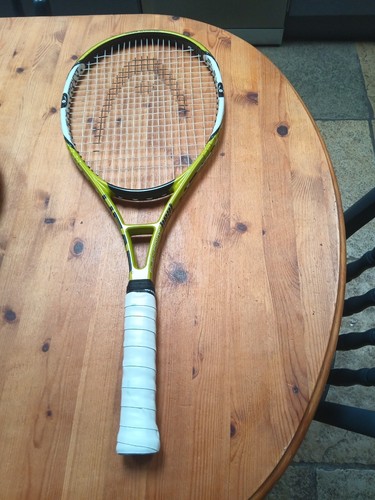 Tennis racket head with new - head,