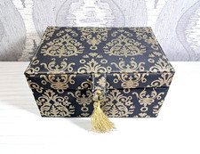 Black & Gold Make up/Jewellery