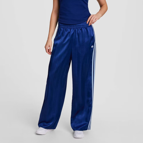 Champion women game - game, set