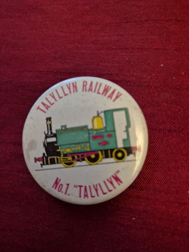 Vintage pin badge - pin,