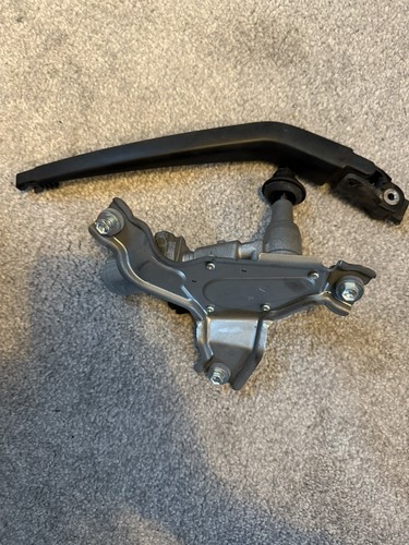 Toyota rear wiper motor - iq,