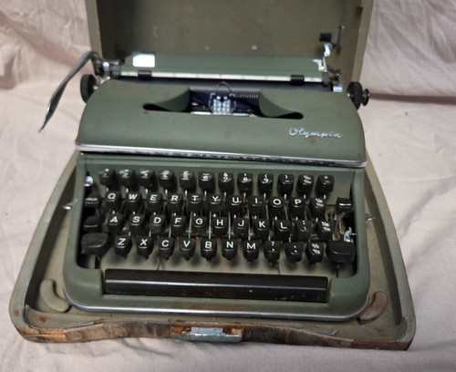 Olympia steel typewriter with - olympia,