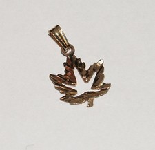 Small 9ct Yellow Gold Maple Leaf Pendant