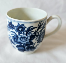EARLY WORCESTER BLUE & WHITE PORCELAIN CUP. BUTTERFLIES & LEAVES (A)  CIRCA 1760