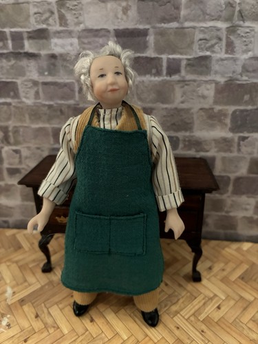 Dolls house scale - dolls,