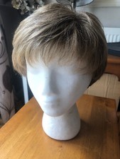 RAQUEL WELSH WIG “WINNER” COLOUR: BUTTERED TOAST R14/16T  OPEN WEFTED MEMORY CAP