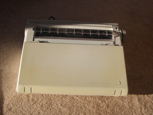 Smith corona dlx 100 portable - dlx,