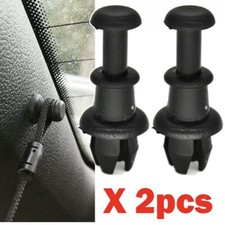 Parcel shelf string clip