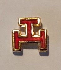 Masonic Pin Badge - Royal Arch Triple Tau - 7mm - Gold tone with red enamel