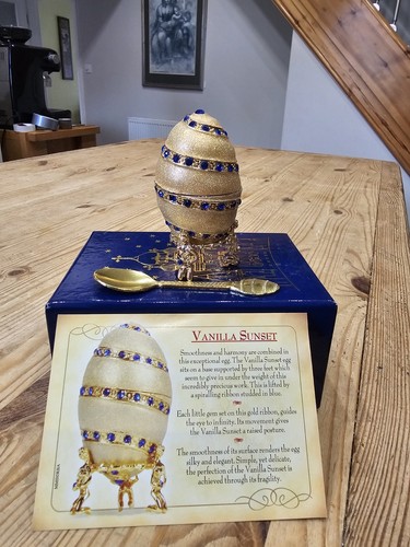 Atlas egg trinket box with