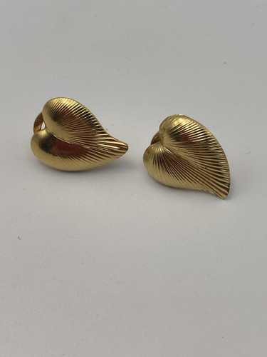 Vintage gold tone leaf - gold,