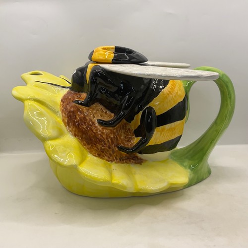 Bee teapot gary - bee, teapot.gary
