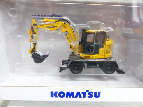 Universal hobbies 8190 komatsu - hobbies,