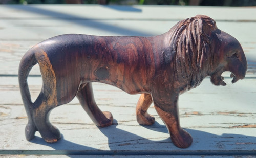 Small vintage kenya male lion - vintage,
