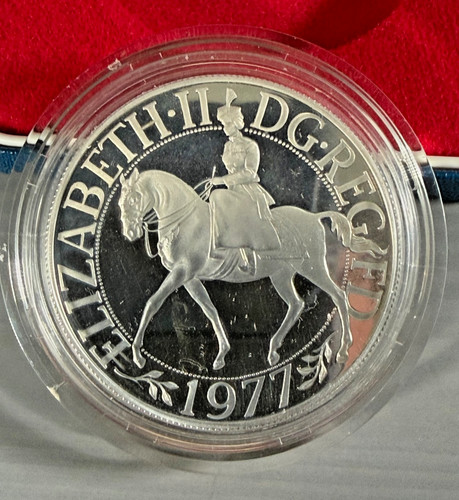 Royal mint 1977 silver jubilee - mint,