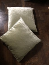 2 X Laura Ashley Nigella