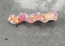 Pink wave effect hair slide