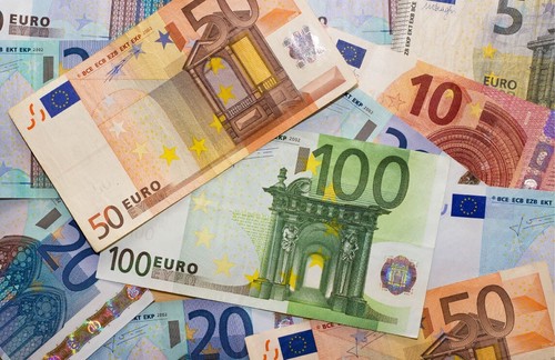100 euros leftover holiday - €100,