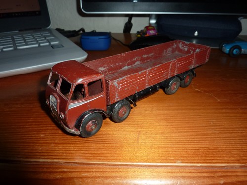 Dinky toys brown 1st type - dinky,