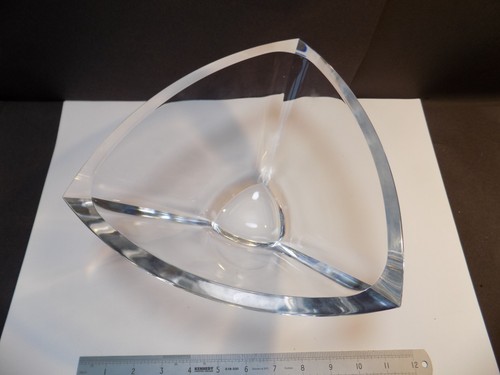 Large triangulated crystal - large,