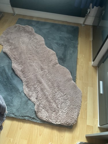 Large pink rug - large,