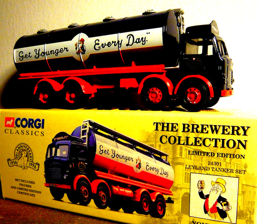 Corgi 24301 die - die, cast