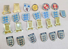 25 VINTAGE FOOTBALL BADGES / PINS – ENGLAND FA SHIELD 3 LIONS 150 YEARS
