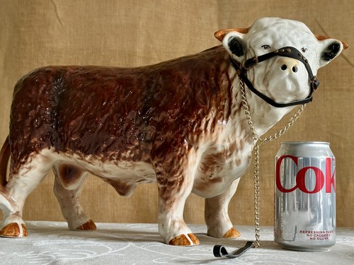 Large hereford bull - large,