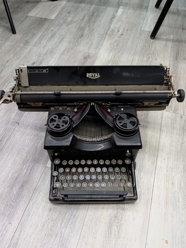 Royal typewriter 10 - typewriter, no.