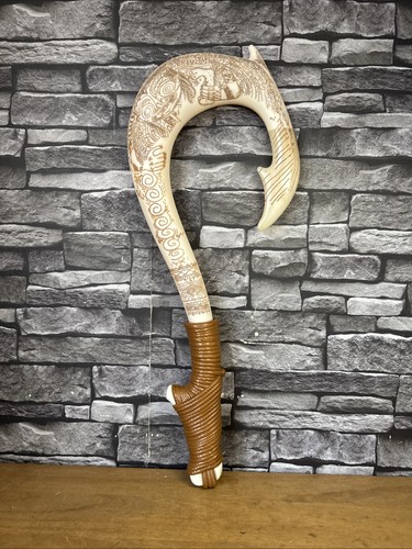 Disney moana maui fish - fish, hook