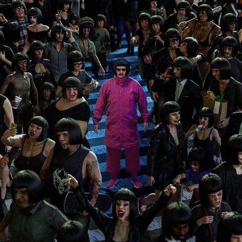 Oliver tree alone crowd - alone, a