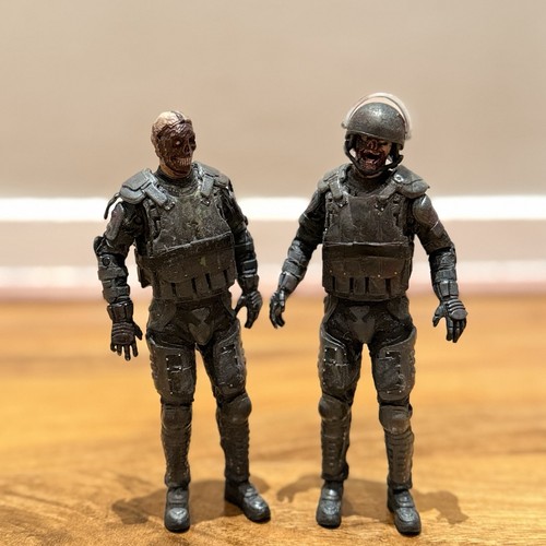 Mcfarlane the walking - –, dead