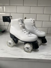 Classic Women Shiny PU Leather Roller Skates With Light Up Wheels Size 39