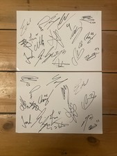 SOUTHAMPTON FC SQUAD SIGNED