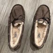 UGG DAKOTA DRY LEAF SHEARLING