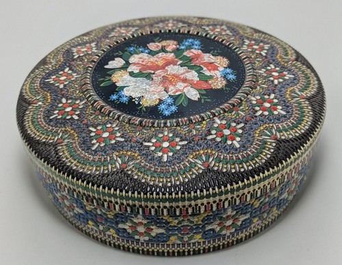 Vintage holland round tin - 8",