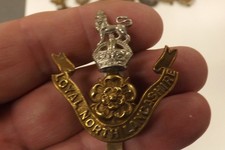 MILITARY BADGE THE LOYAL NORTH LANCASHIRE REGIMENT 4.5CM X 4CM (582)