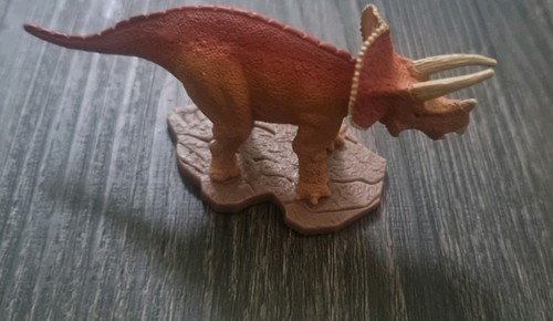 Triceratops dinosaur king - dinosaur,