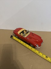 Jaguar "E" ( E-type ) Cabriolet 1961 Diecast Model Car in Red