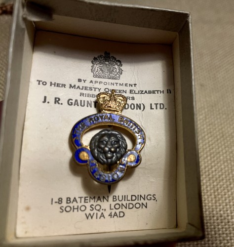 Vintage badge the royal - the,