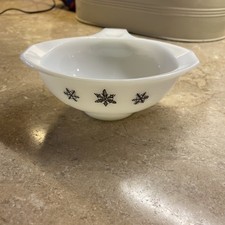Vintage Pyrex Snowflake Gaiety
